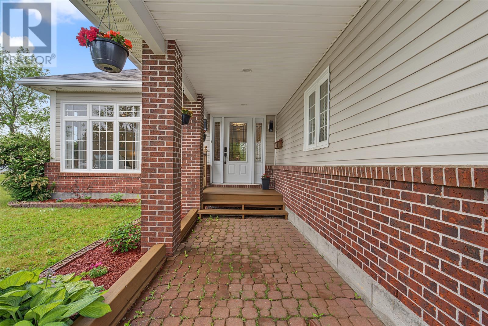27 Mahogany Place, St. John's — photo 2