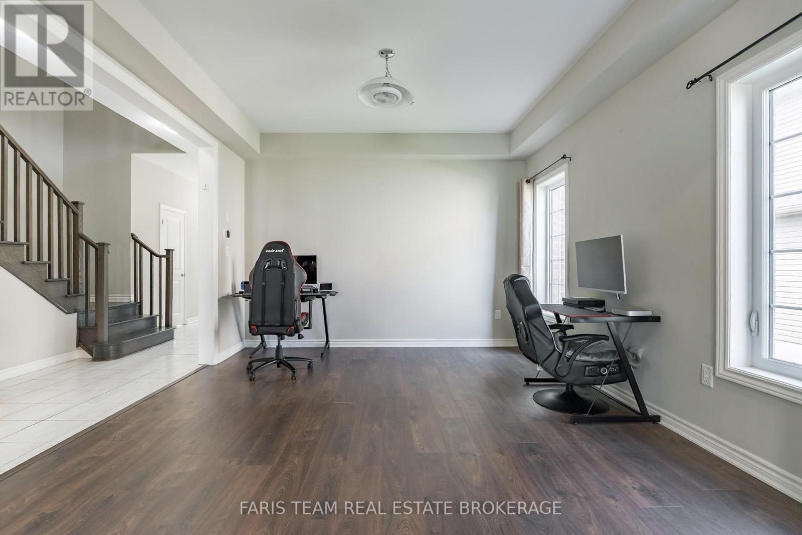 207 Cubitt Street, Clearview, Ontario  L0M 1S0 - Photo 11 - S13695654