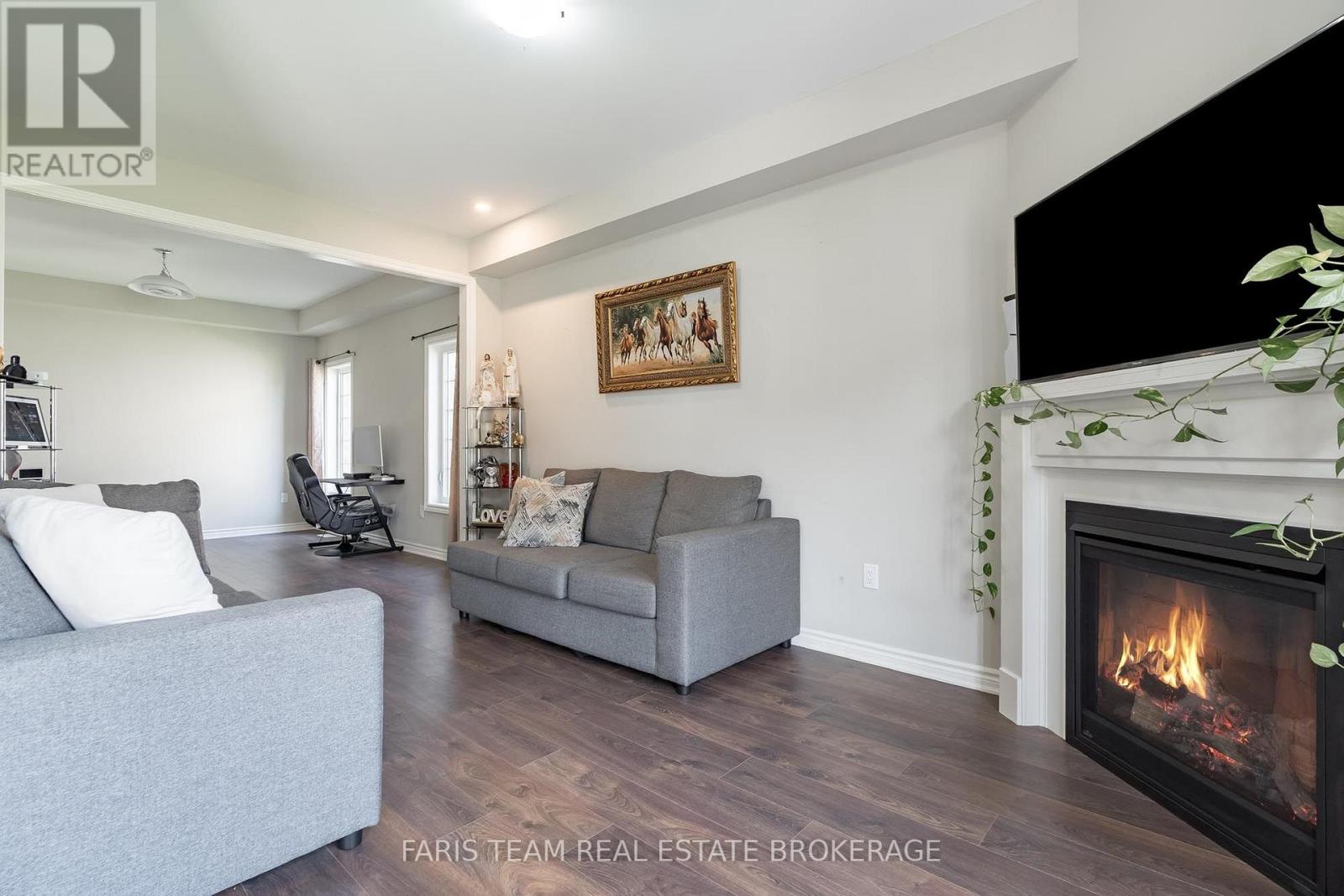 207 Cubitt Street, Clearview, Ontario  L0M 1S0 - Photo 15 - S13695654