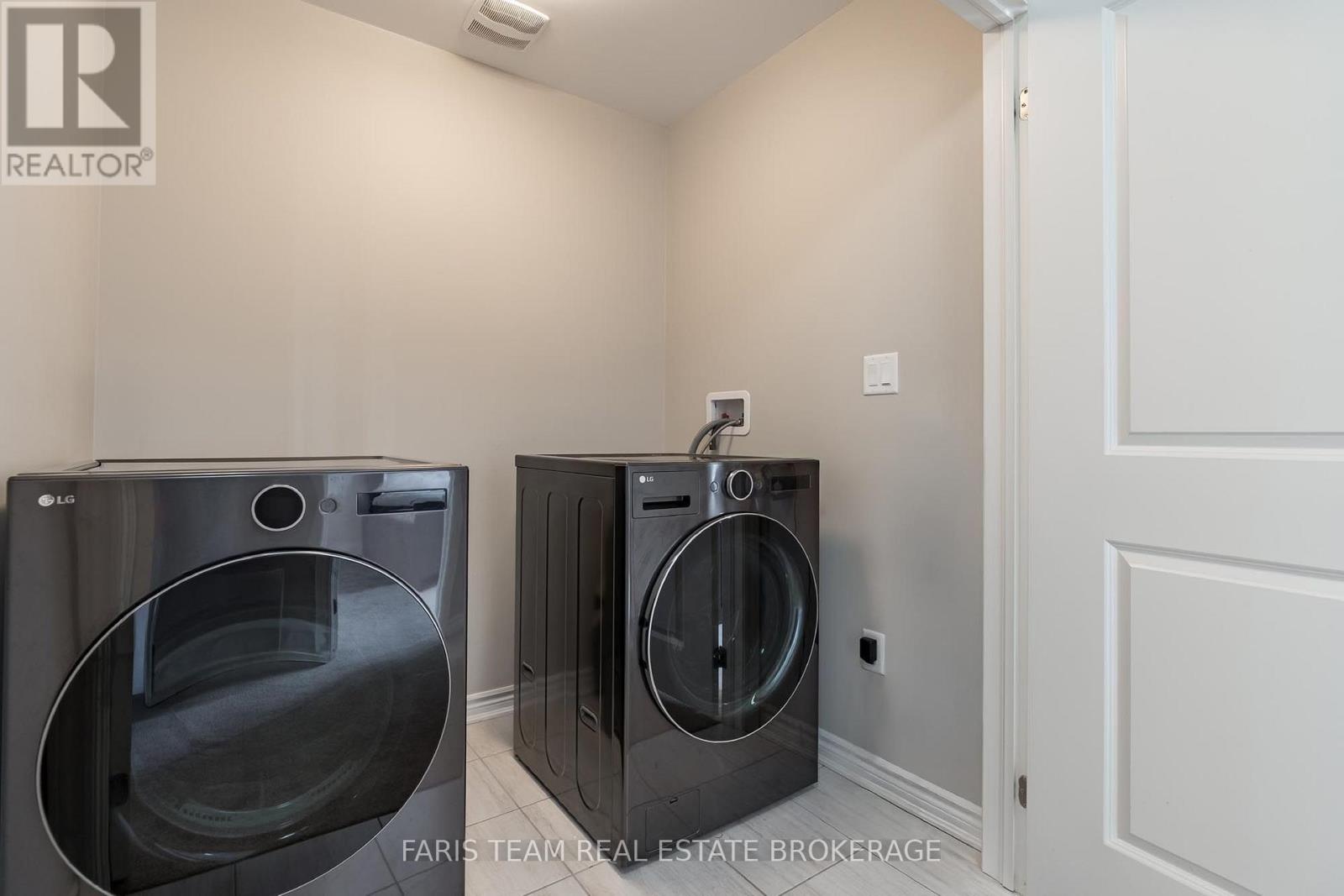 207 Cubitt Street, Clearview, Ontario  L0M 1S0 - Photo 17 - S13695654