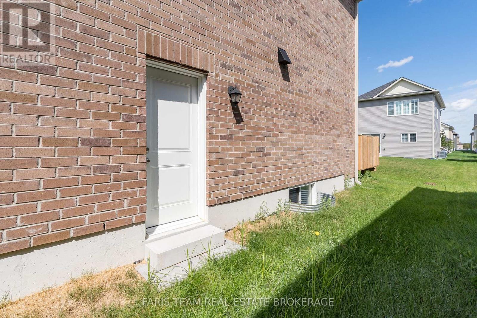 207 Cubitt Street, Clearview, Ontario  L0M 1S0 - Photo 31 - S13695654