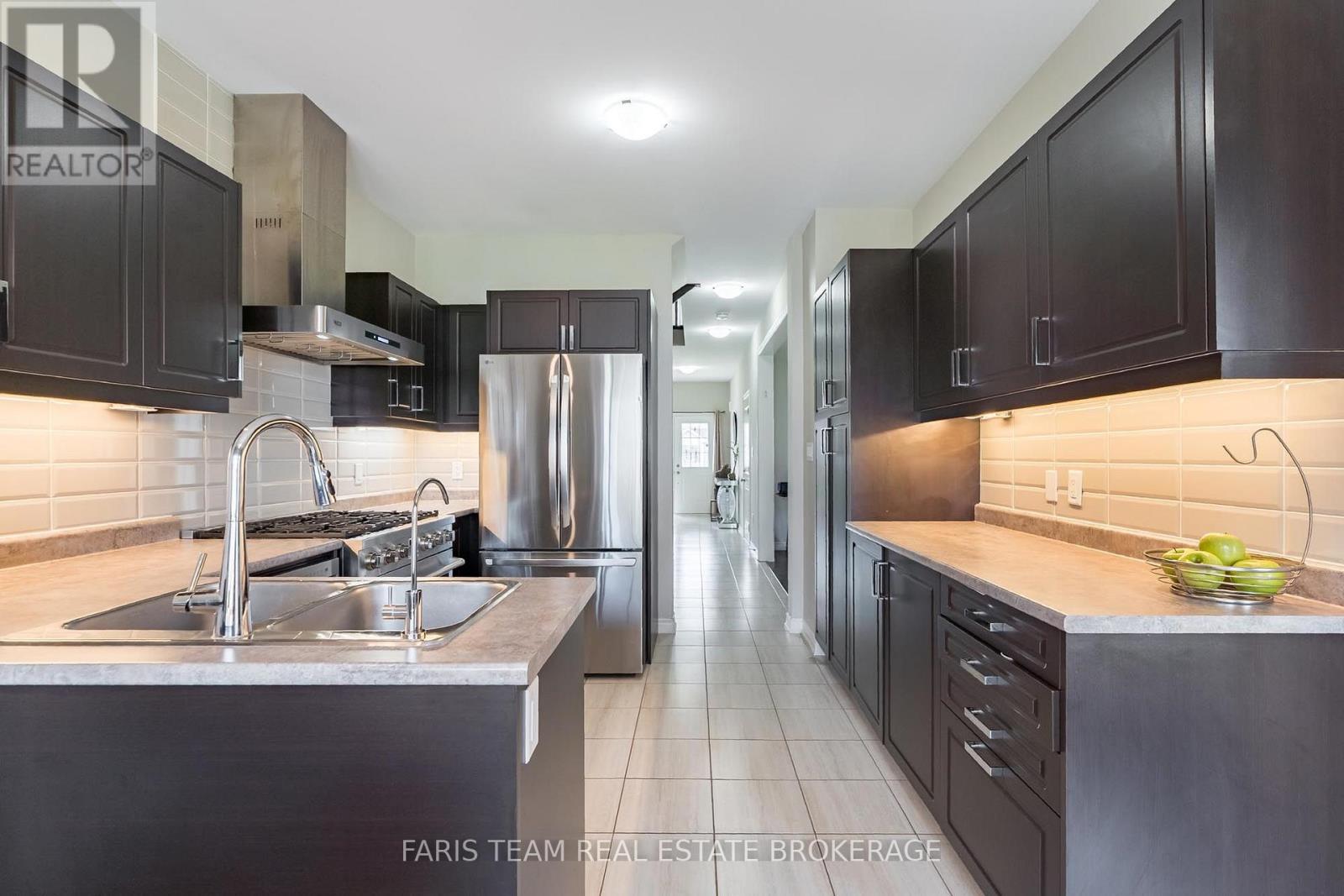 207 Cubitt Street, Clearview, Ontario  L0M 1S0 - Photo 5 - S13695654