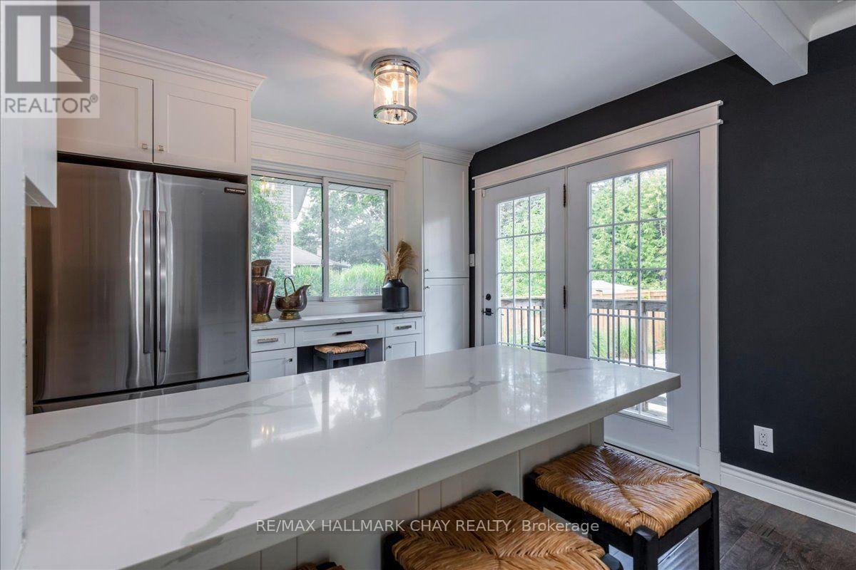 19 Highcroft Road, Barrie, Ontario  L4N 2X3 - Photo 9 - S13695660