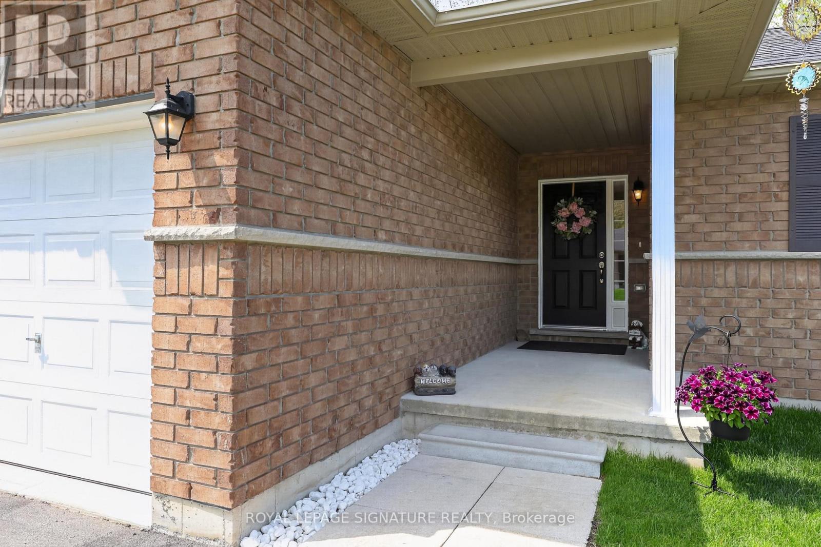 22 Hunter Avenue, Tay, Ontario  L0K 2A0 - Photo 11 - S13695722
