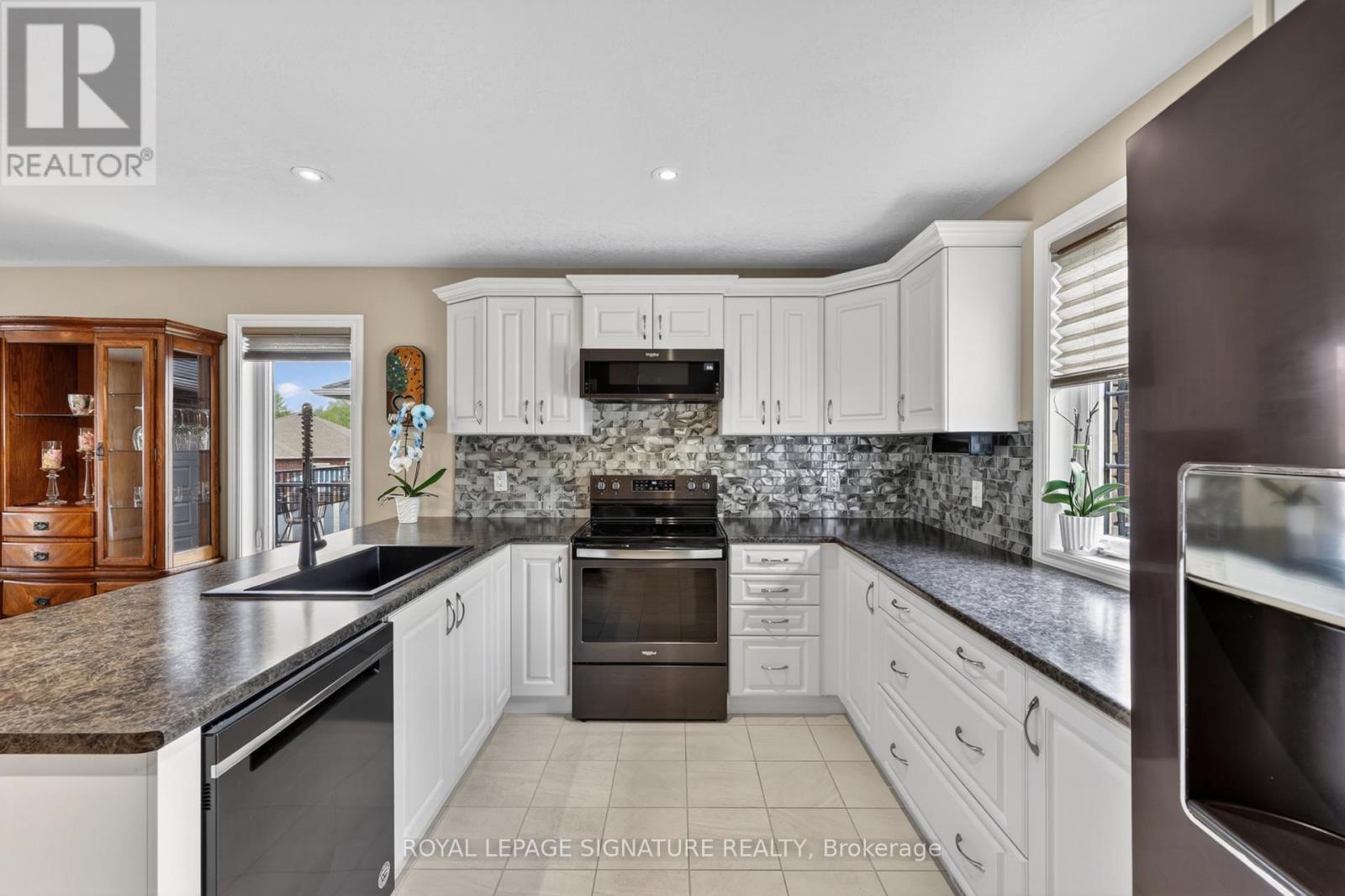 22 Hunter Avenue, Tay, Ontario  L0K 2A0 - Photo 2 - S13695722