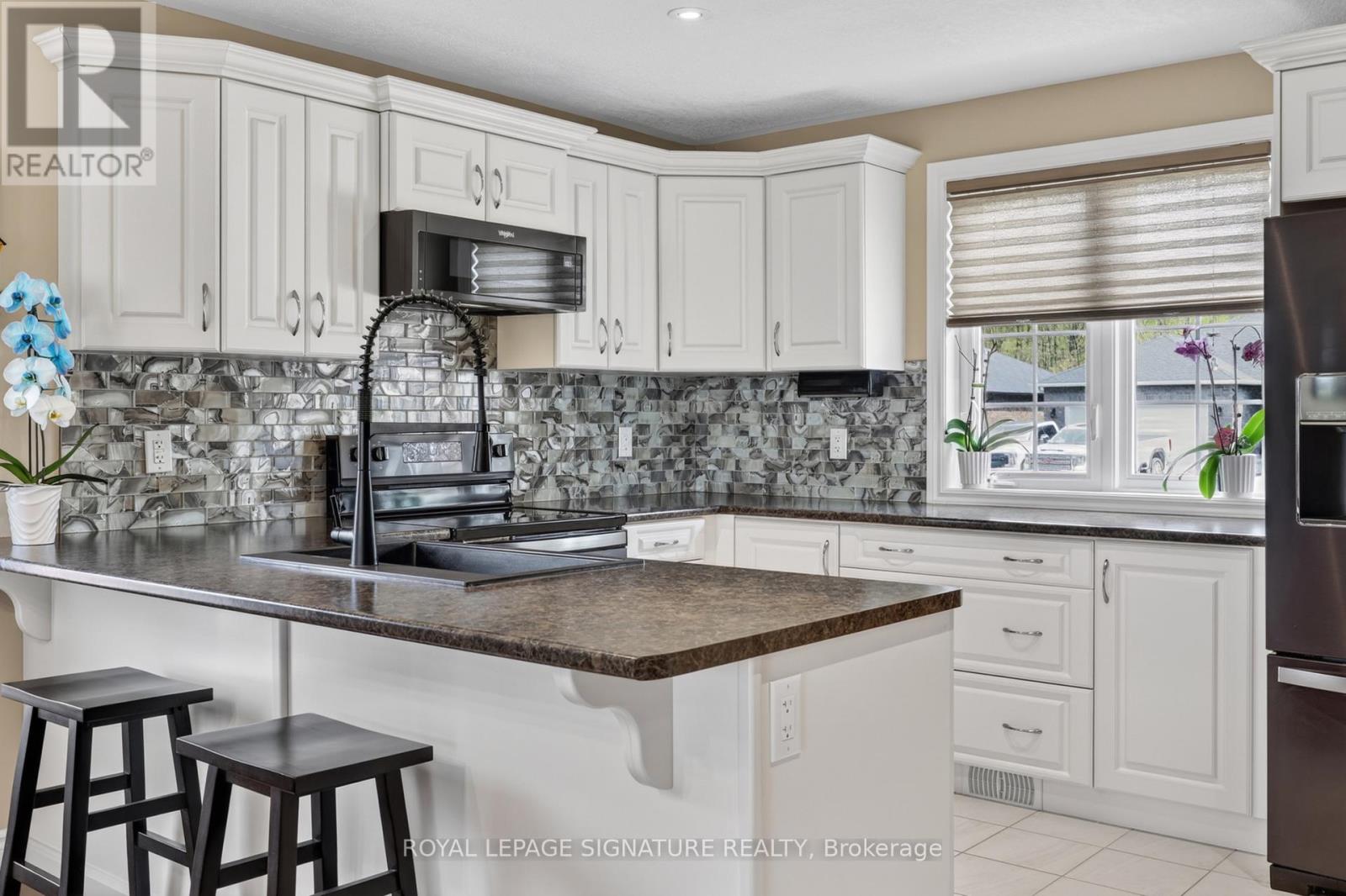 22 Hunter Avenue, Tay, Ontario  L0K 2A0 - Photo 8 - S13695722