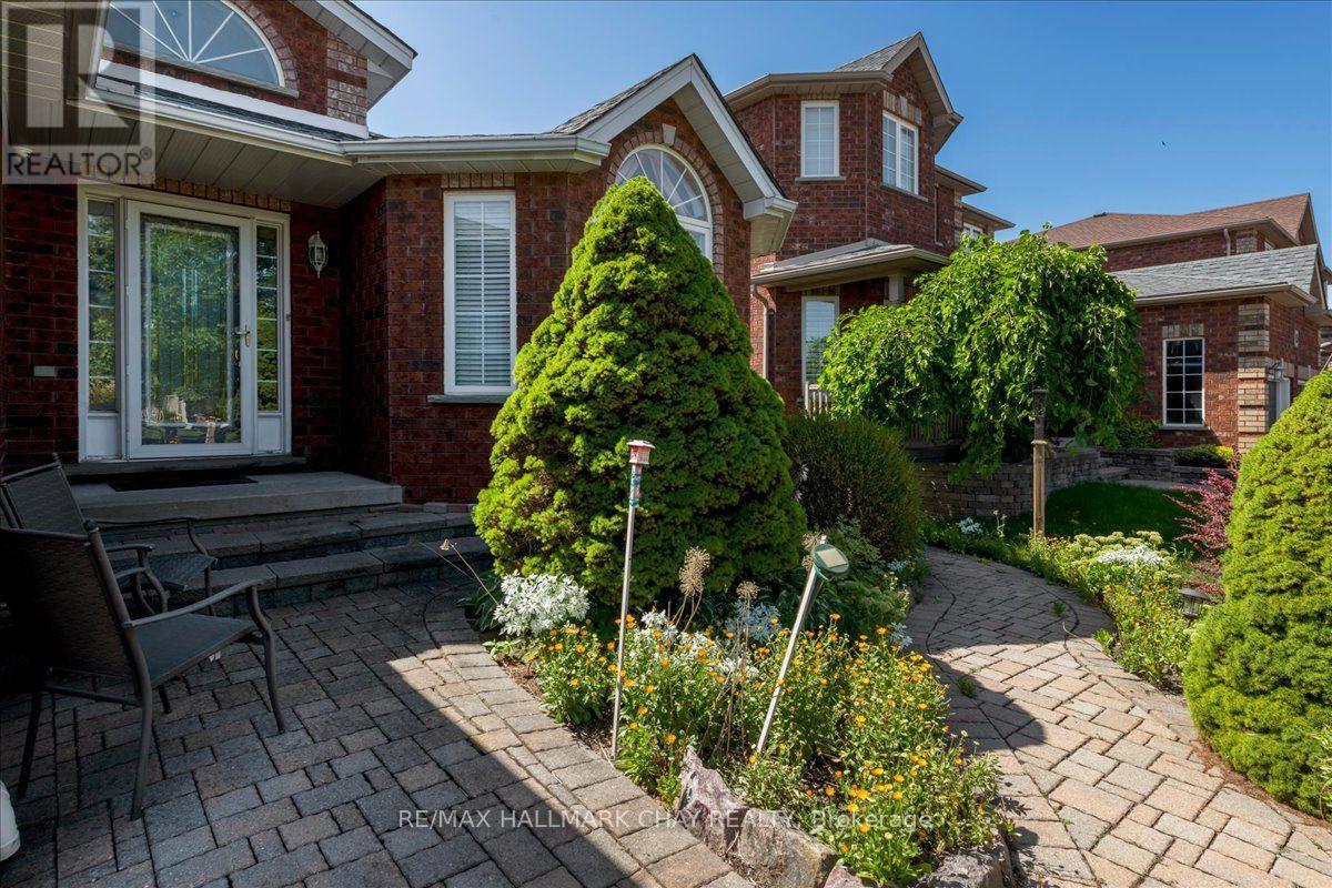 245 Pringle Drive, Barrie, Ontario  L4N 0P4 - Photo 2 - S13695804