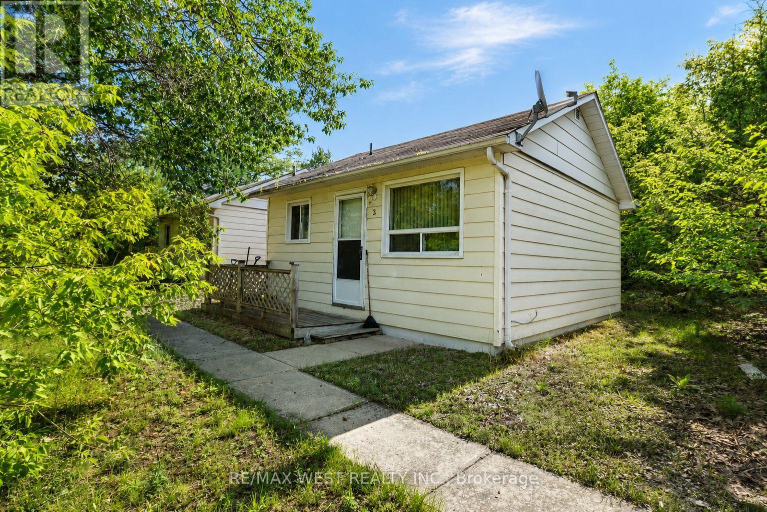 195 Dunkerron Avenue, Wasaga Beach, Ontario  L9Z 2G8 - Photo 3 - S13695814