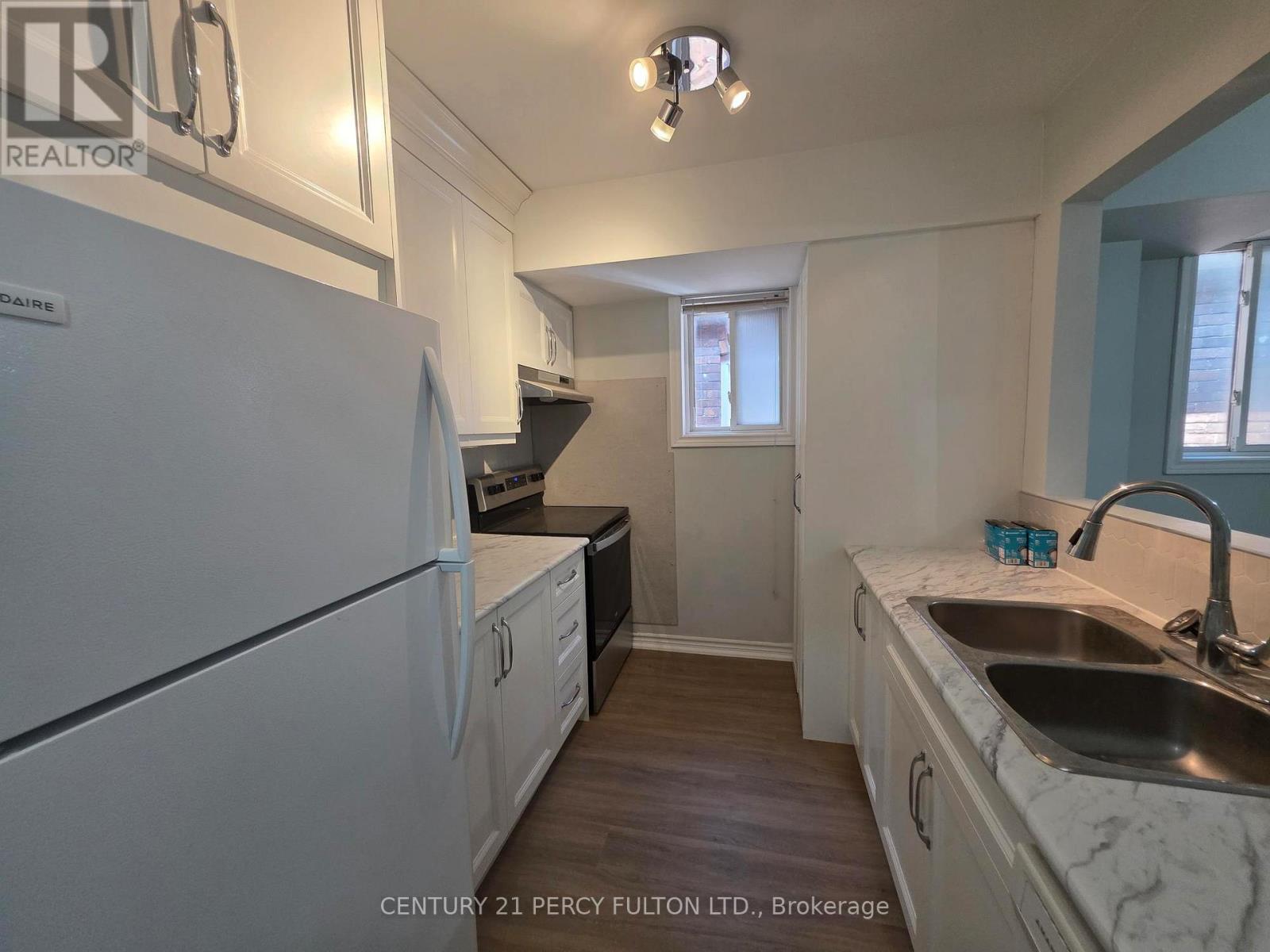 223 Fairview Avenue, Toronto, Ontario  M6P 3A6 - Photo 2 - W13695588