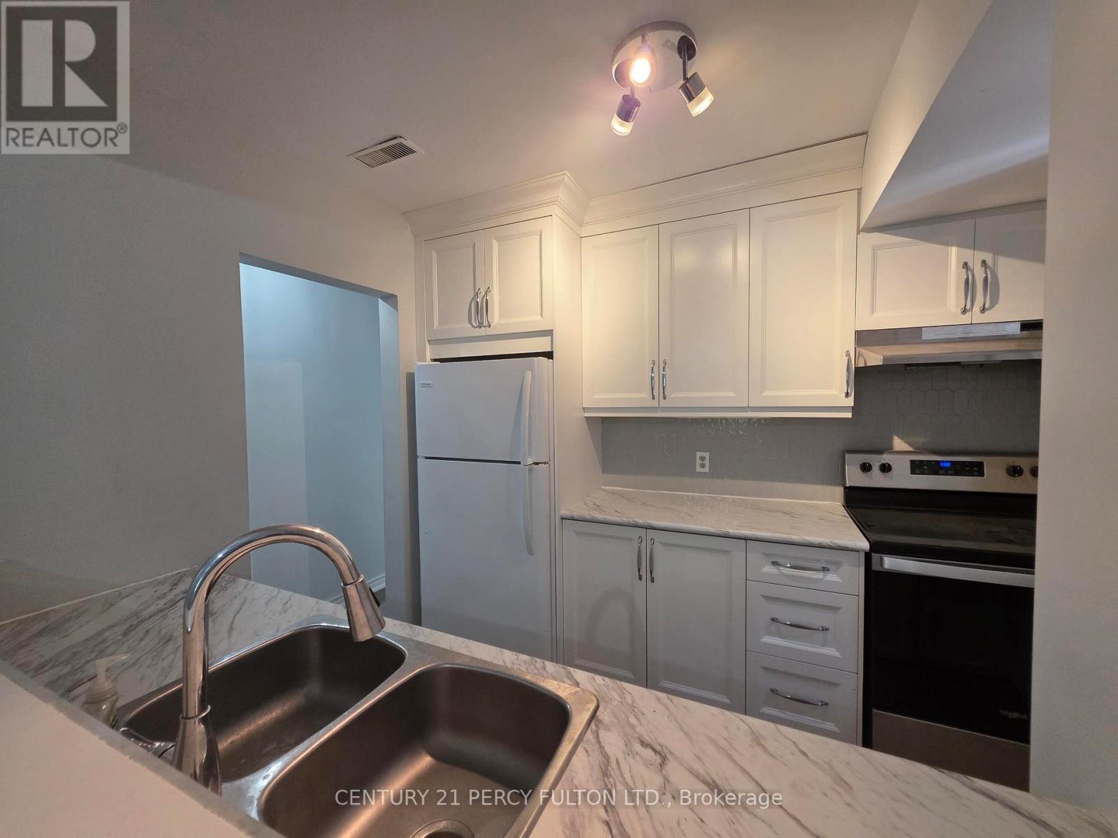 223 Fairview Avenue, Toronto, Ontario  M6P 3A6 - Photo 3 - W13695588