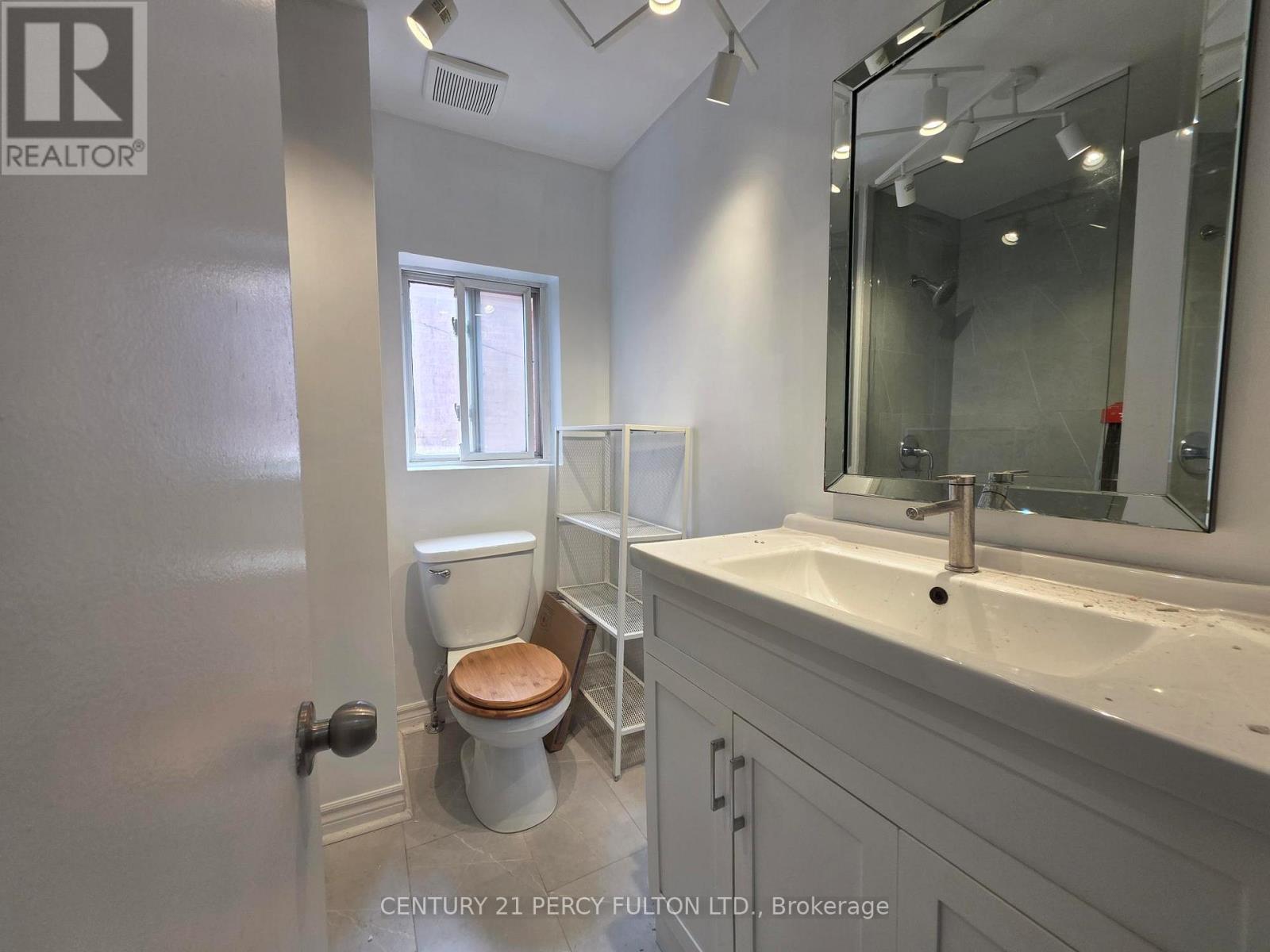 223 Fairview Avenue, Toronto, Ontario  M6P 3A6 - Photo 8 - W13695588