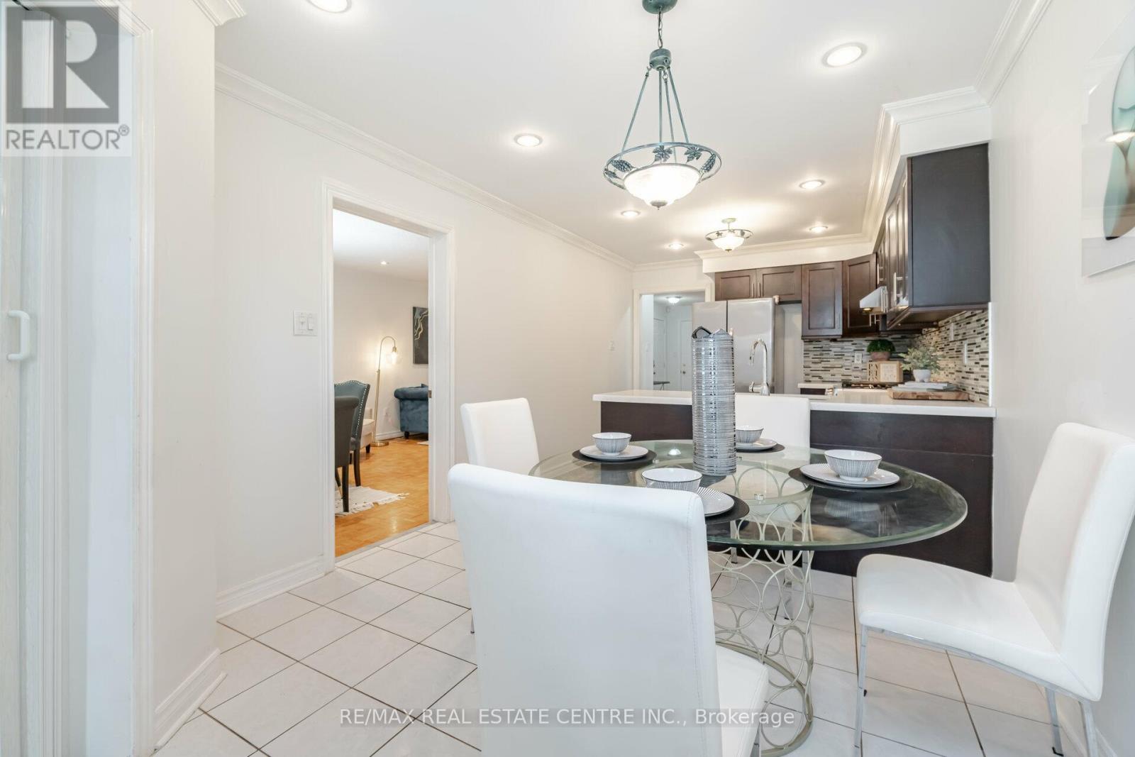2485 Strathmore Crescent N, Mississauga, Ontario  L5M 5K9 - Photo 13 - W13695614