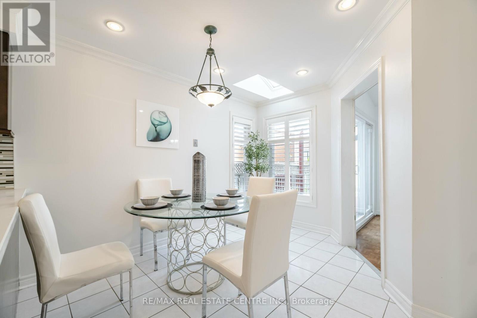 2485 Strathmore Crescent N, Mississauga, Ontario  L5M 5K9 - Photo 14 - W13695614