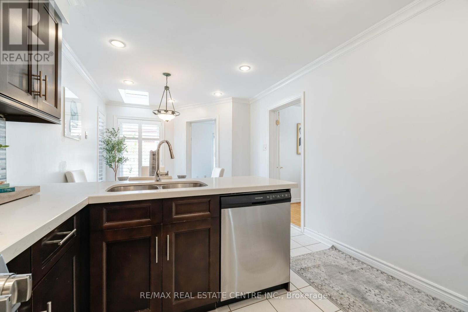 2485 Strathmore Crescent N, Mississauga, Ontario  L5M 5K9 - Photo 19 - W13695614
