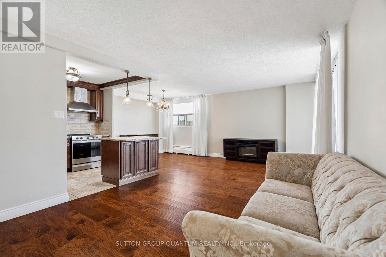 802 - 2345 Confederation Parkway, Mississauga, Ontario  L5B 2H3 - Photo 2 - W13695616