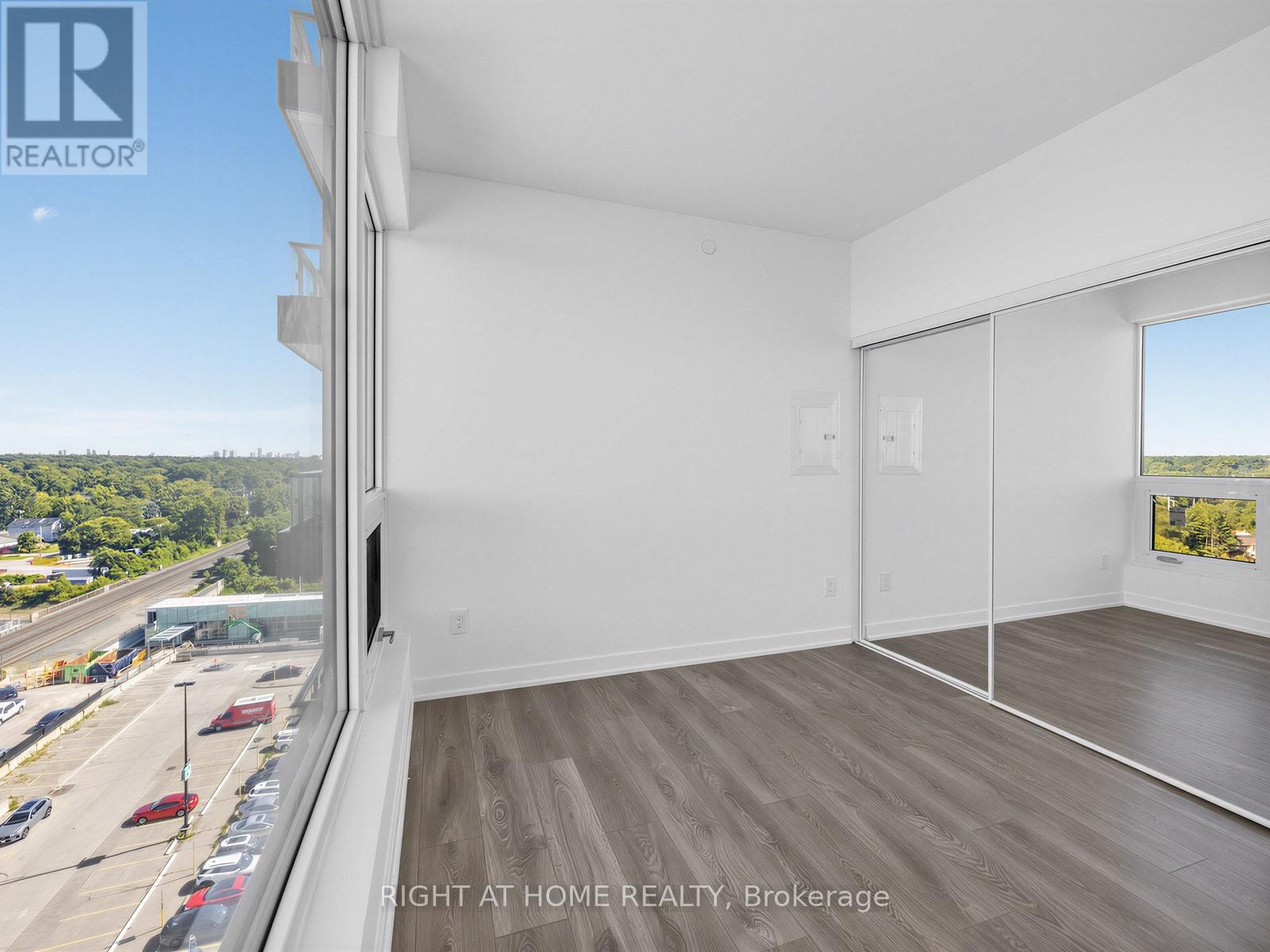 1016 - 28 Ann Street, Mississauga, Ontario  L5G 0E1 - Photo 11 - W13695656
