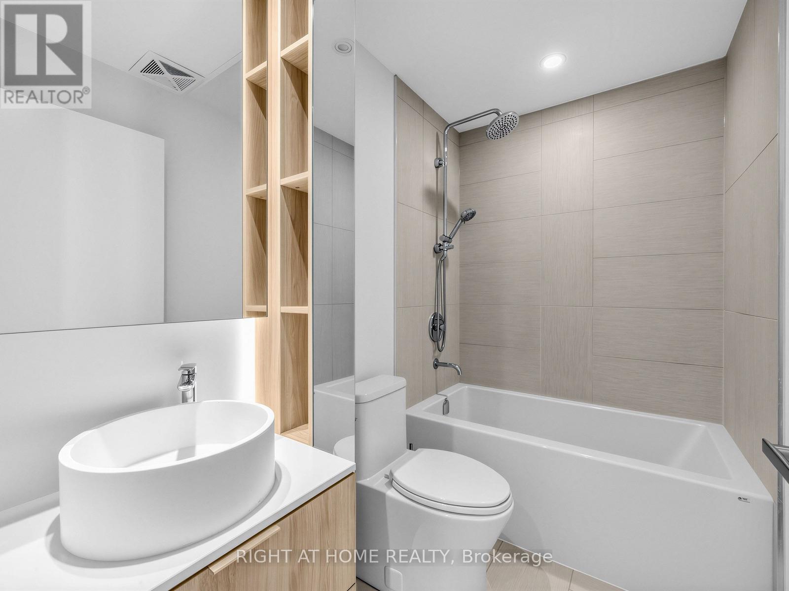 1016 - 28 Ann Street, Mississauga, Ontario  L5G 0E1 - Photo 16 - W13695656