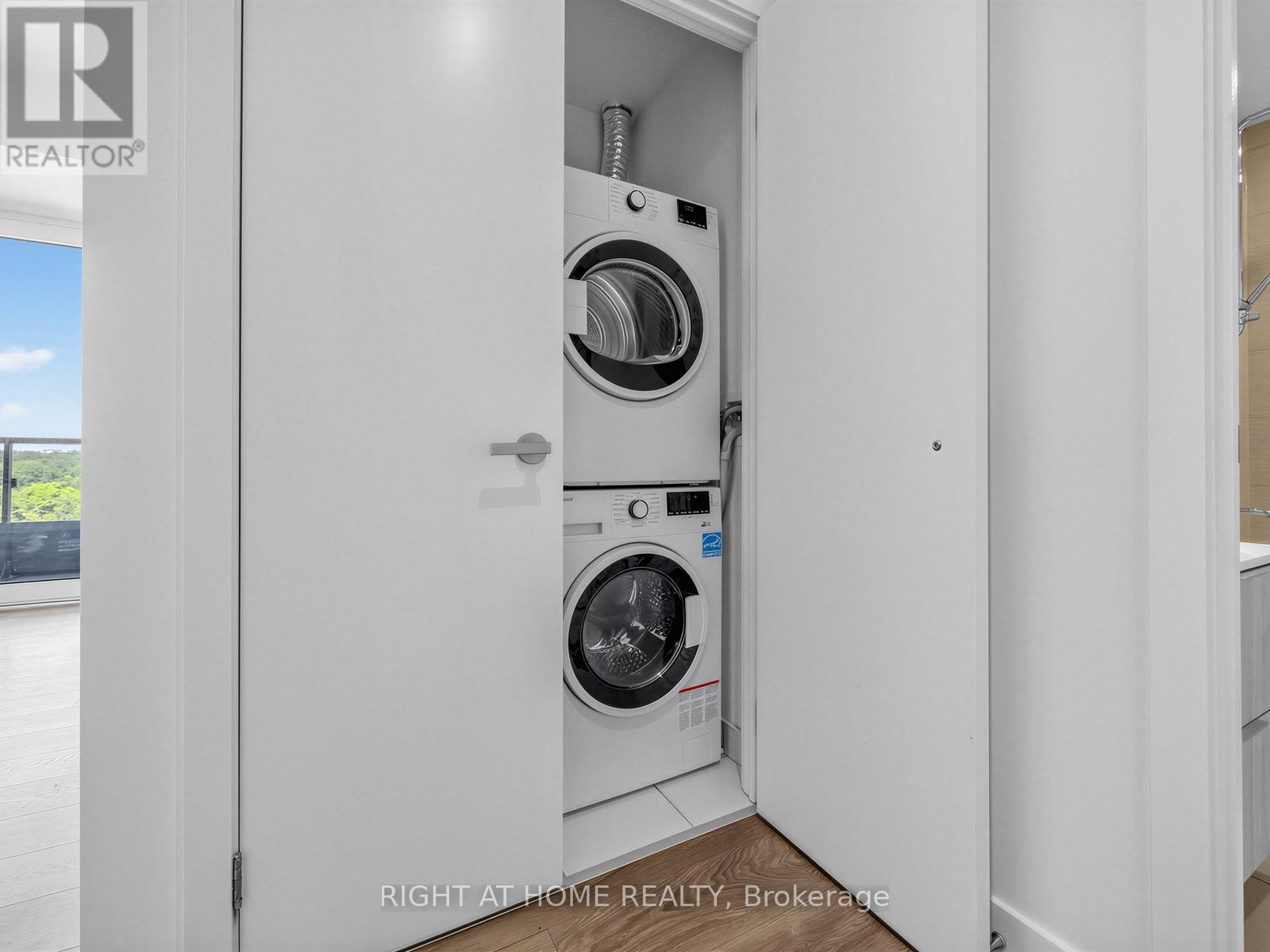 1016 - 28 Ann Street, Mississauga, Ontario  L5G 0E1 - Photo 17 - W13695656