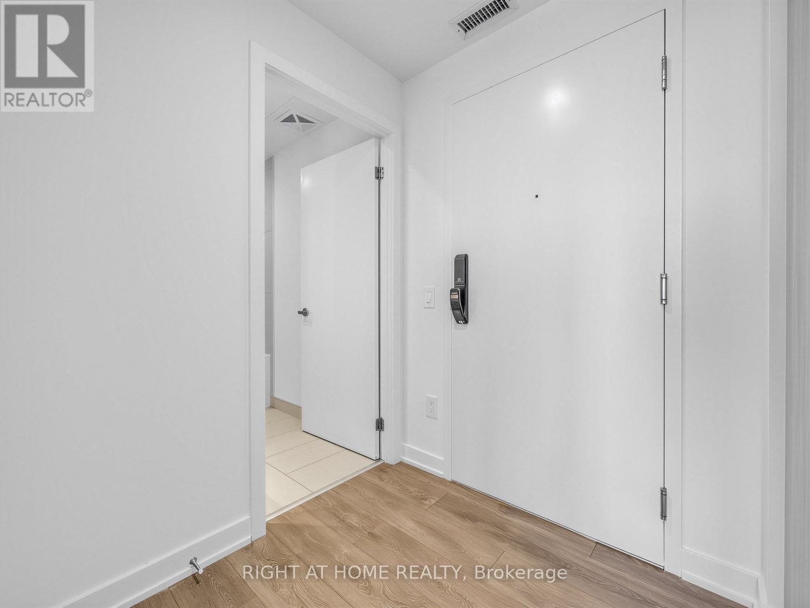 1016 - 28 Ann Street, Mississauga, Ontario  L5G 0E1 - Photo 18 - W13695656