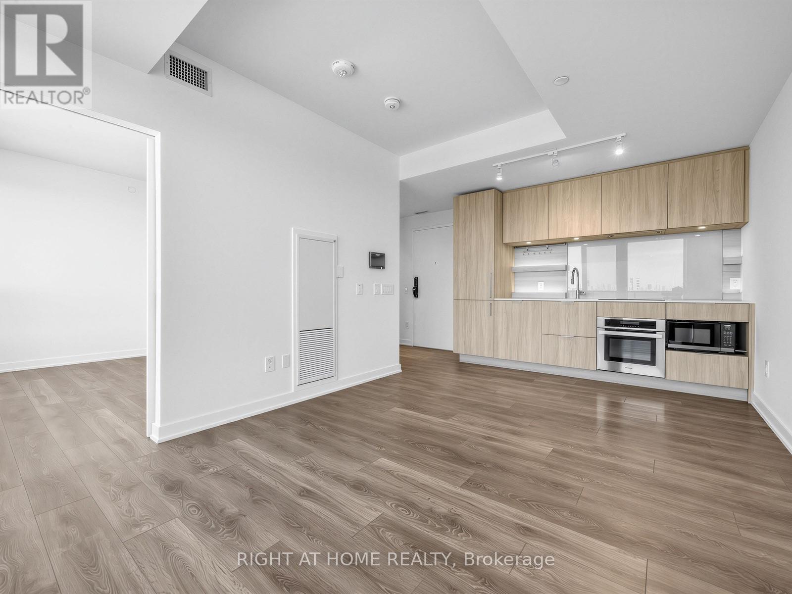 1016 - 28 Ann Street, Mississauga, Ontario  L5G 0E1 - Photo 7 - W13695656
