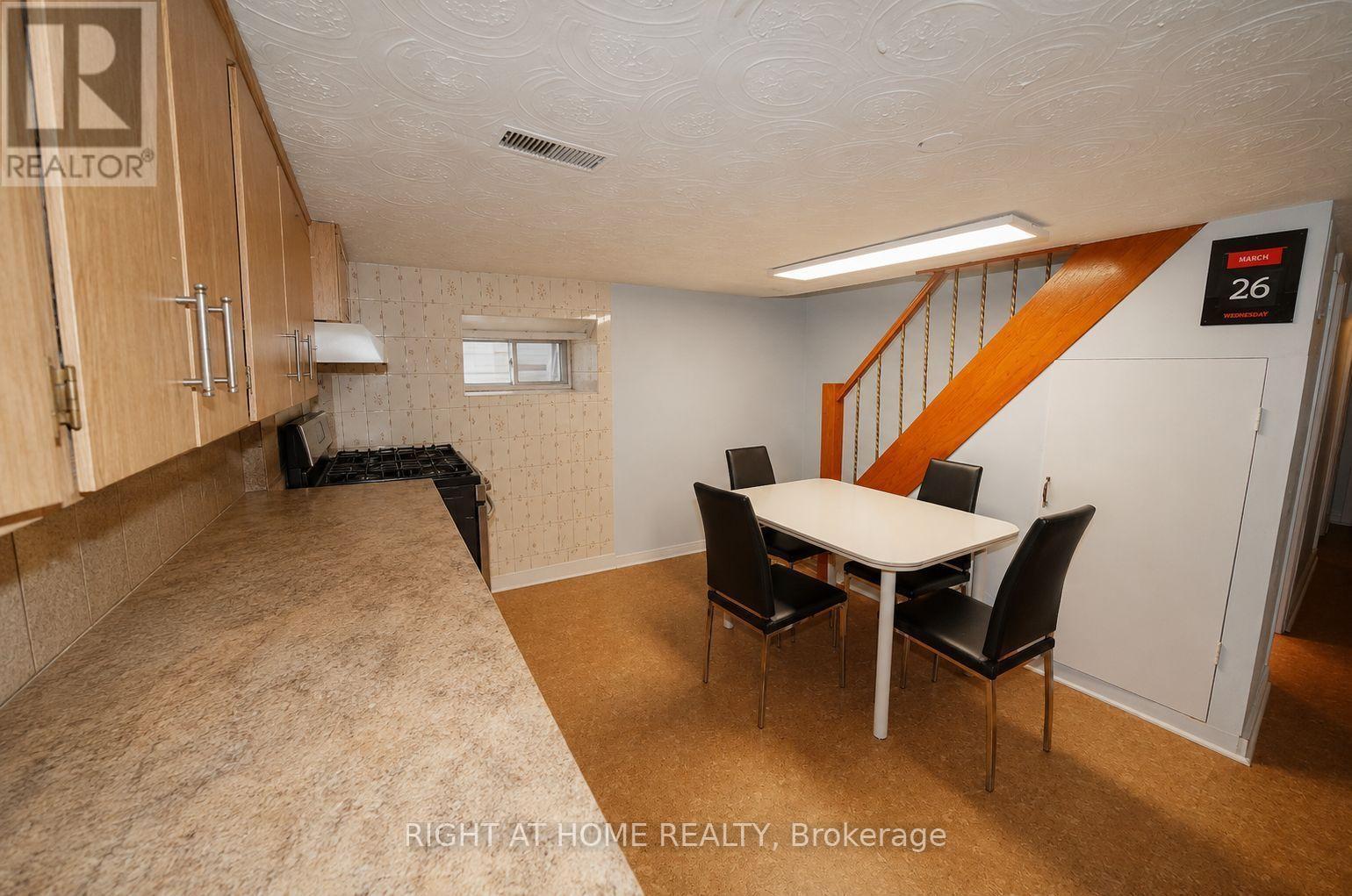 65 Salem Avenue, Toronto, Ontario  M6H 3C2 - Photo 10 - W13695666