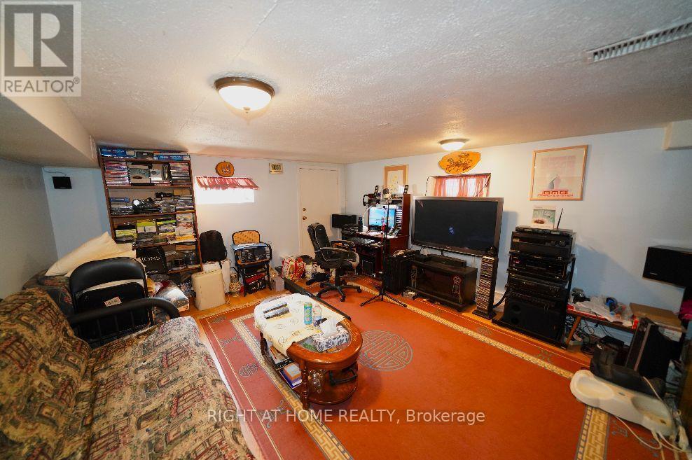 65 Salem Avenue, Toronto, Ontario  M6H 3C2 - Photo 15 - W13695666
