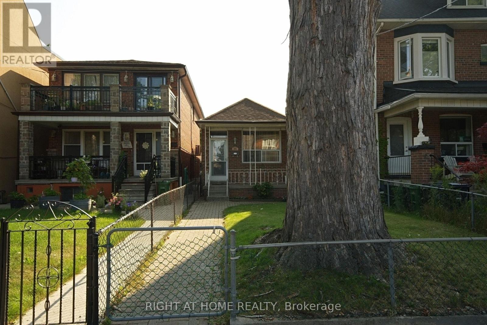 65 Salem Avenue, Toronto, Ontario  M6H 3C2 - Photo 19 - W13695666