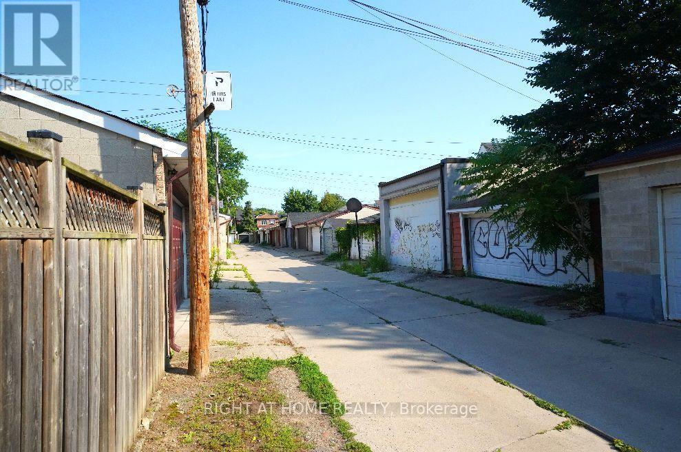 65 Salem Avenue, Toronto, Ontario  M6H 3C2 - Photo 20 - W13695666