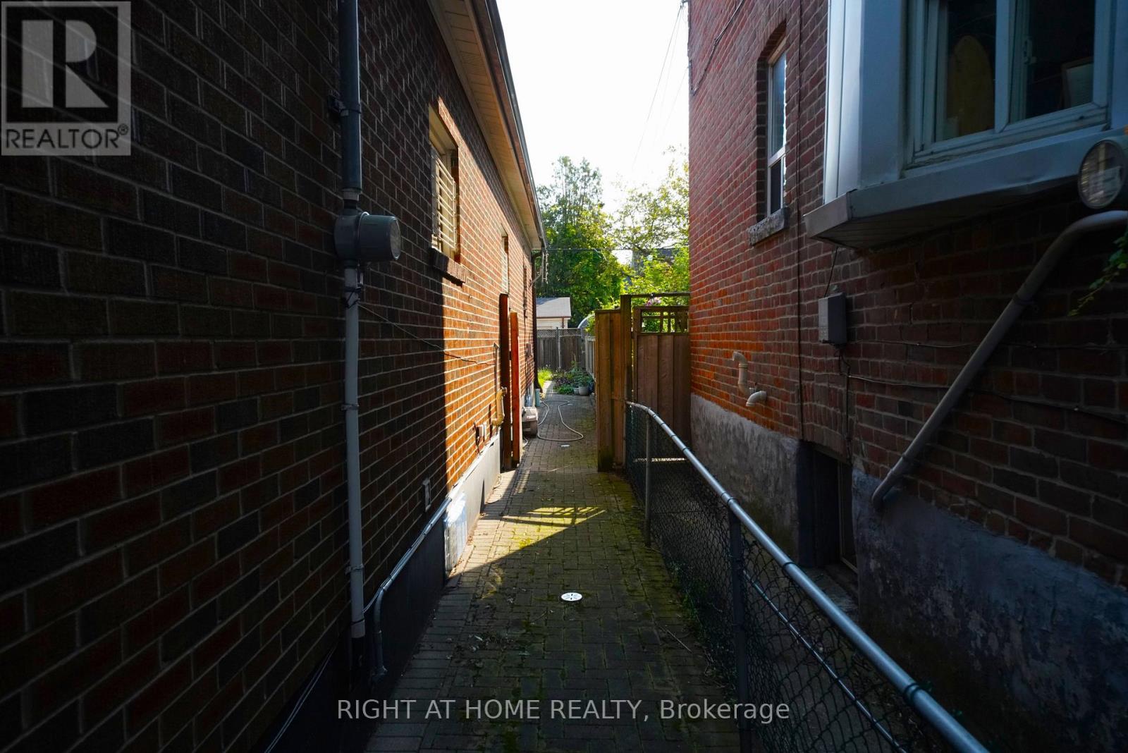 65 Salem Avenue, Toronto, Ontario  M6H 3C2 - Photo 23 - W13695666