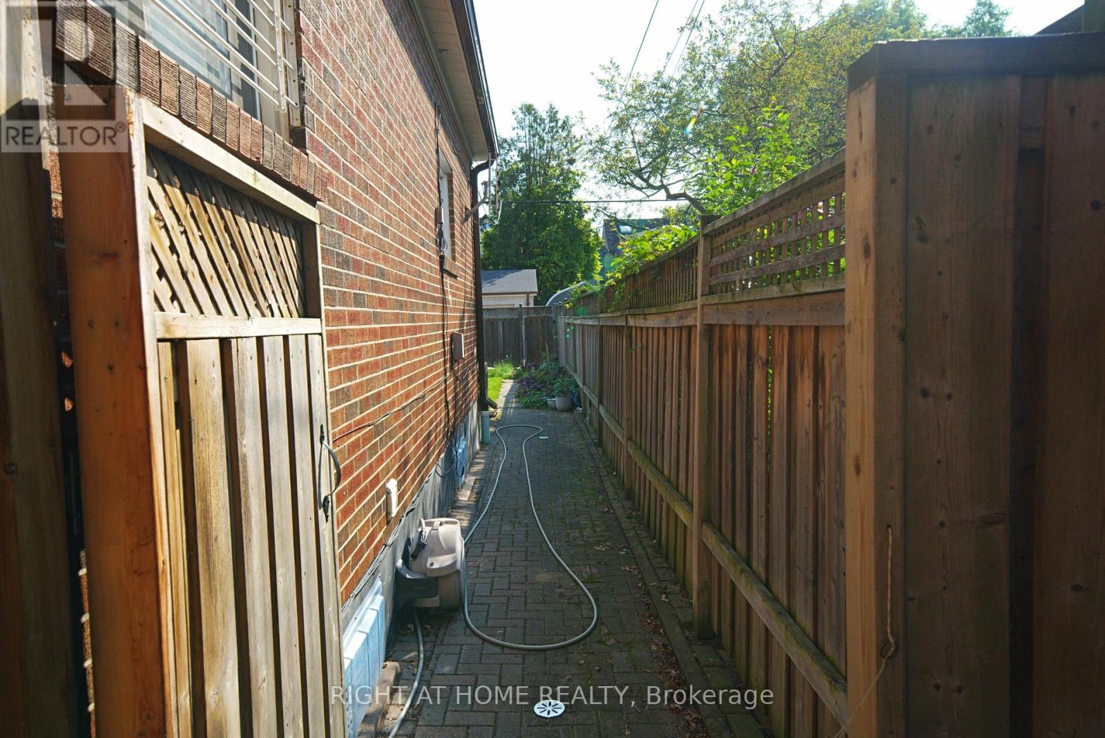 65 Salem Avenue, Toronto, Ontario  M6H 3C2 - Photo 24 - W13695666