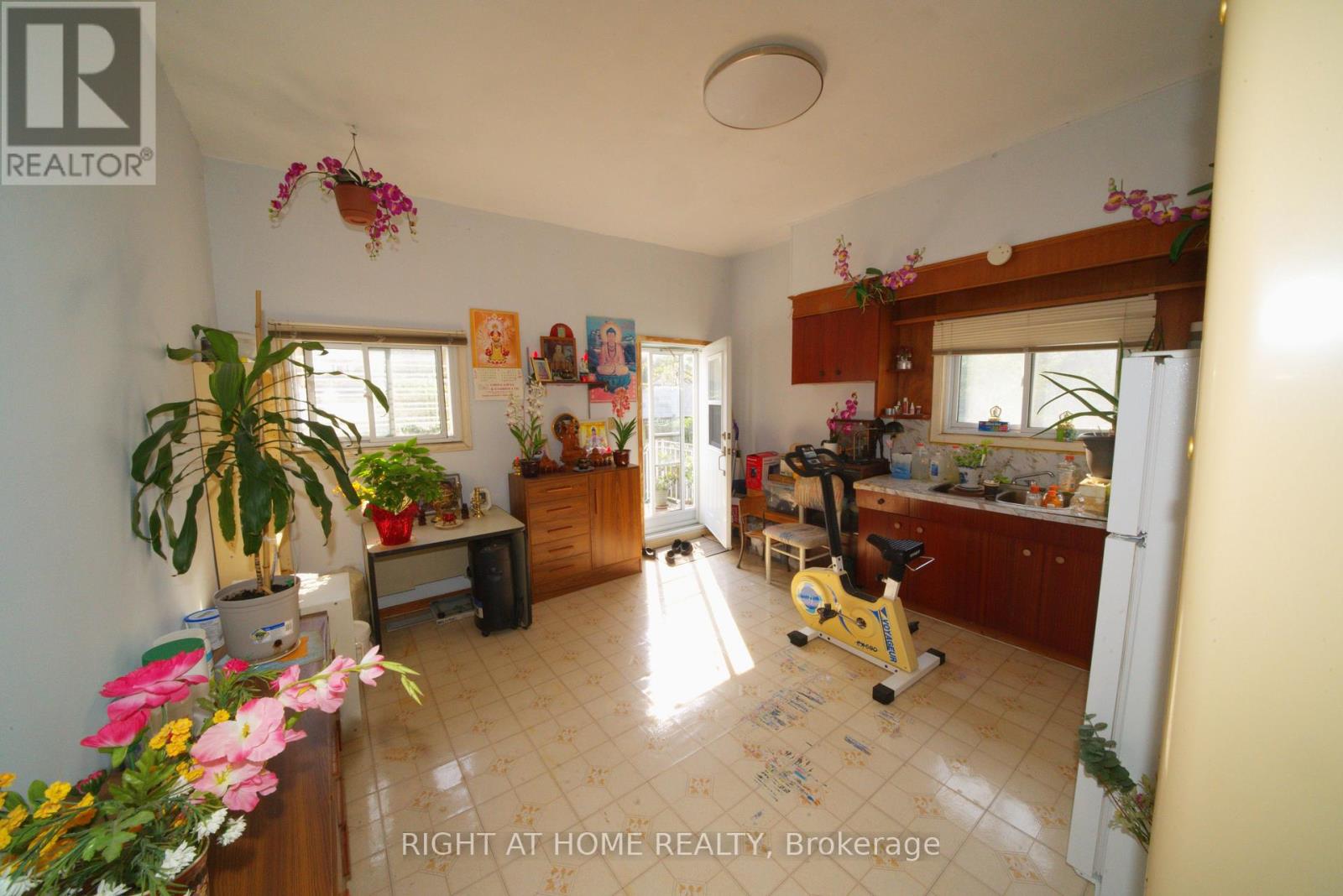65 Salem Avenue, Toronto, Ontario  M6H 3C2 - Photo 4 - W13695666