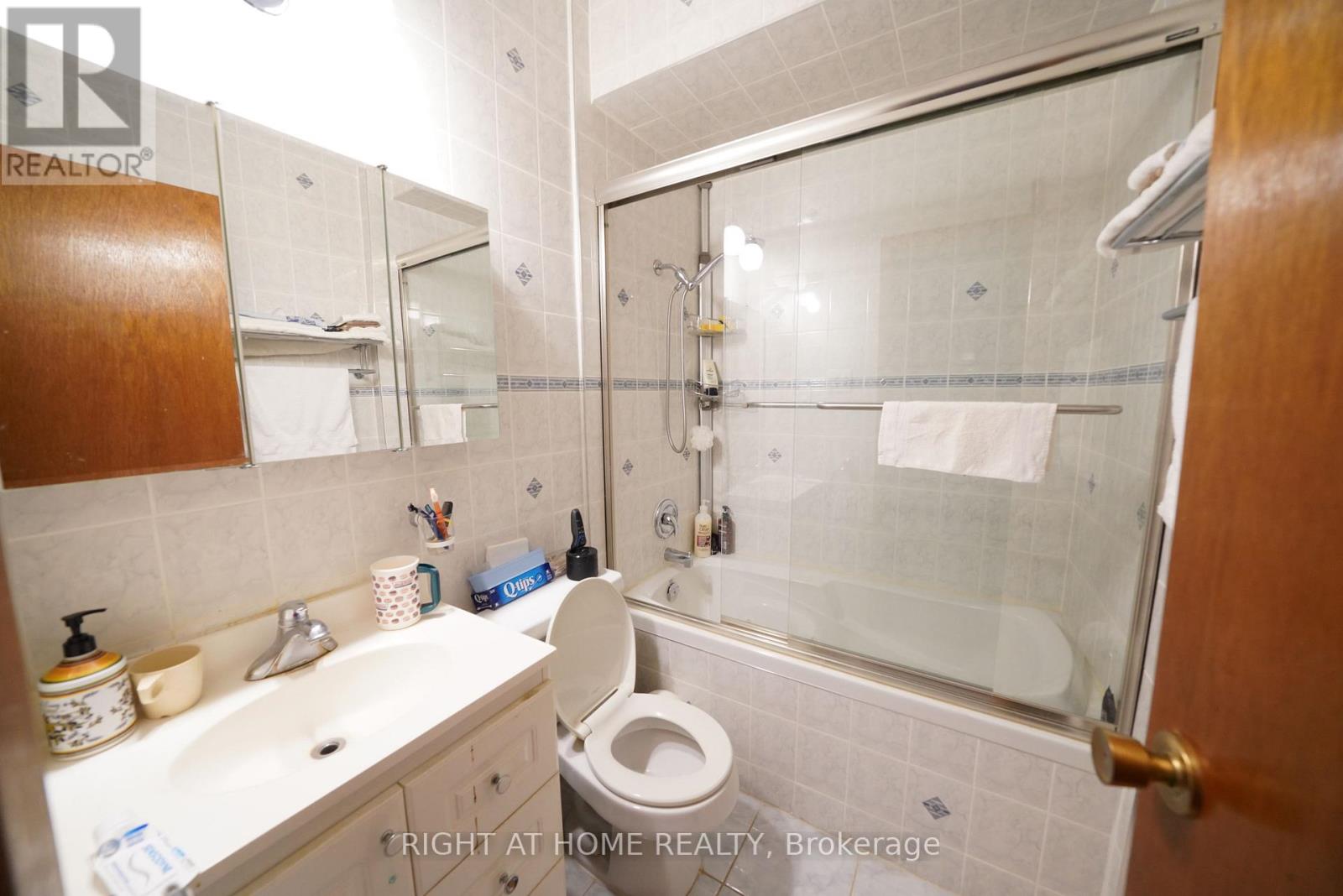 65 Salem Avenue, Toronto, Ontario  M6H 3C2 - Photo 7 - W13695666