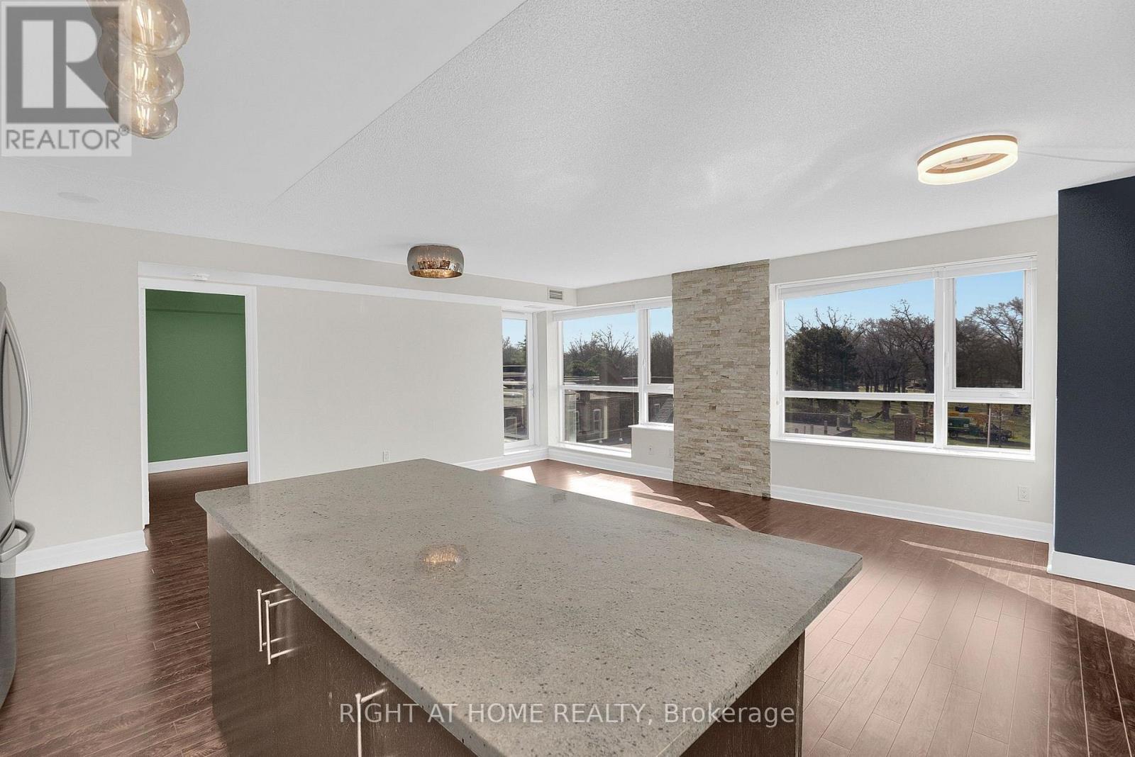 308 - 20 Gothic Avenue, Toronto, Ontario  M6P 1T5 - Photo 4 - W13695704