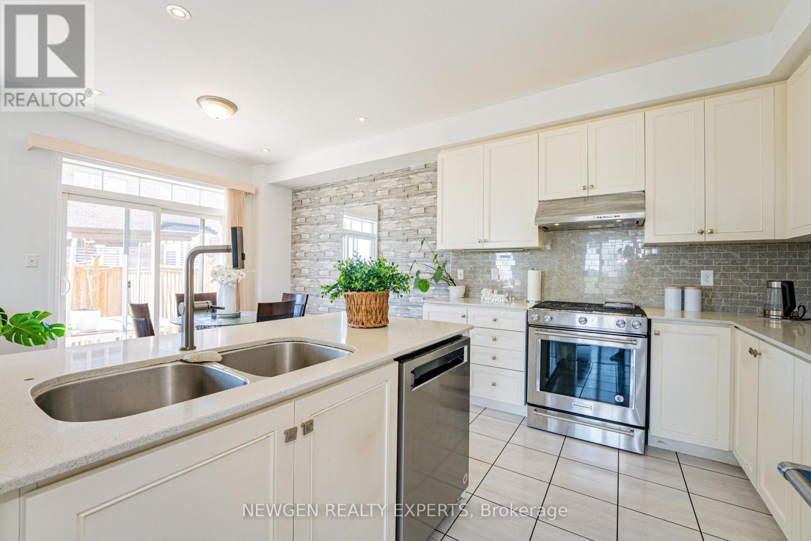 2 Rangemore Road, Brampton, Ontario  L7A 4V8 - Photo 14 - W13695746