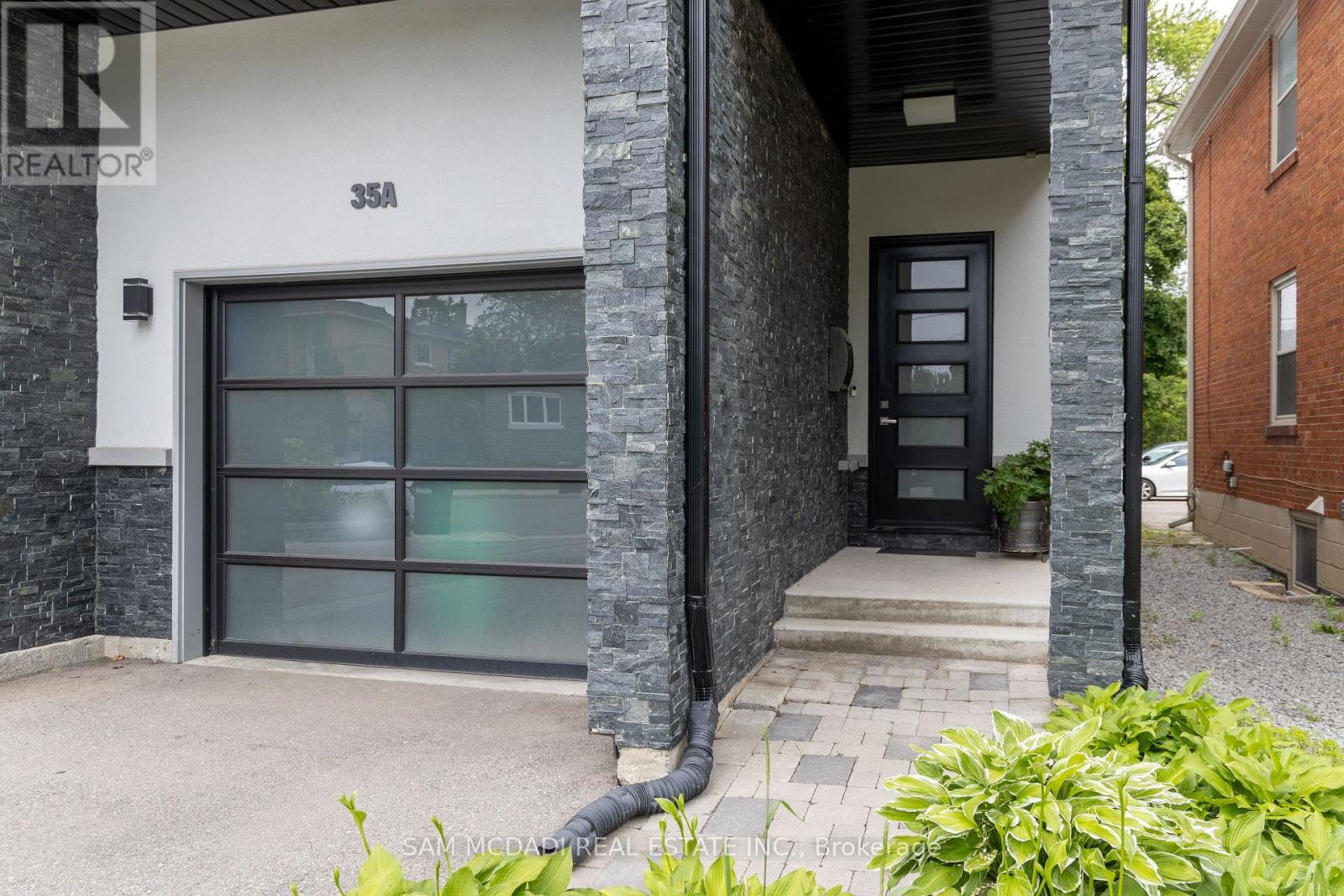 35a Broadview Avenue, Mississauga, Ontario  L5H 2S8 - Photo 2 - W13695844