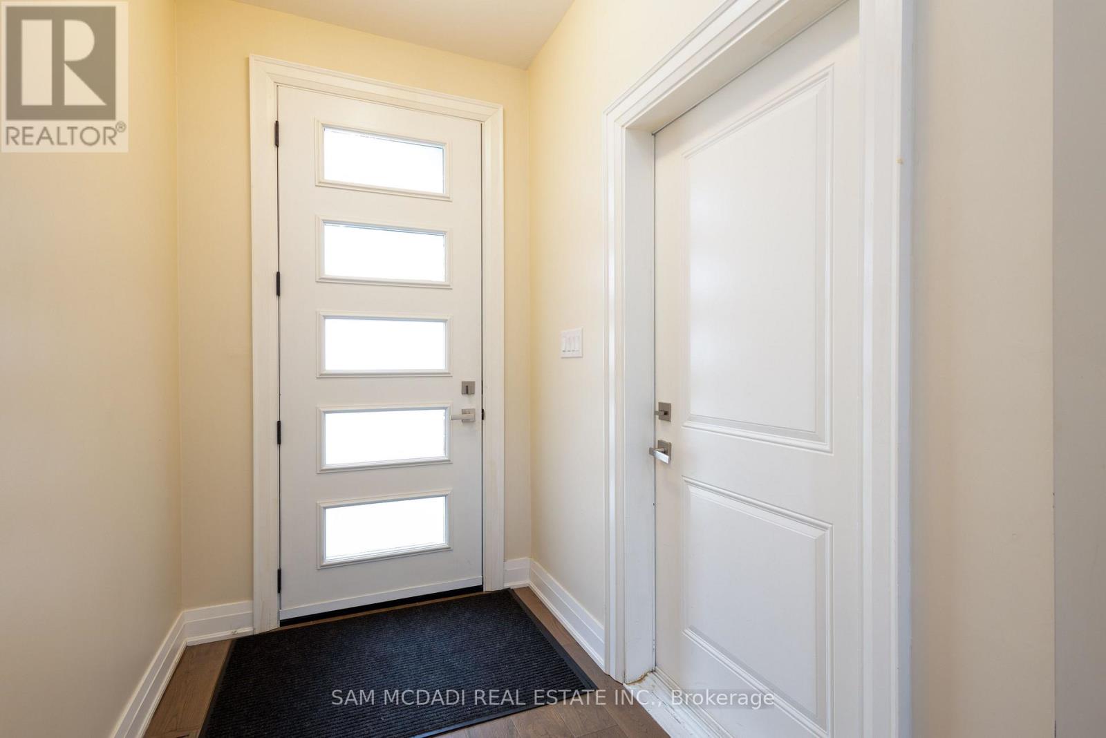 35a Broadview Avenue, Mississauga, Ontario  L5H 2S8 - Photo 3 - W13695844