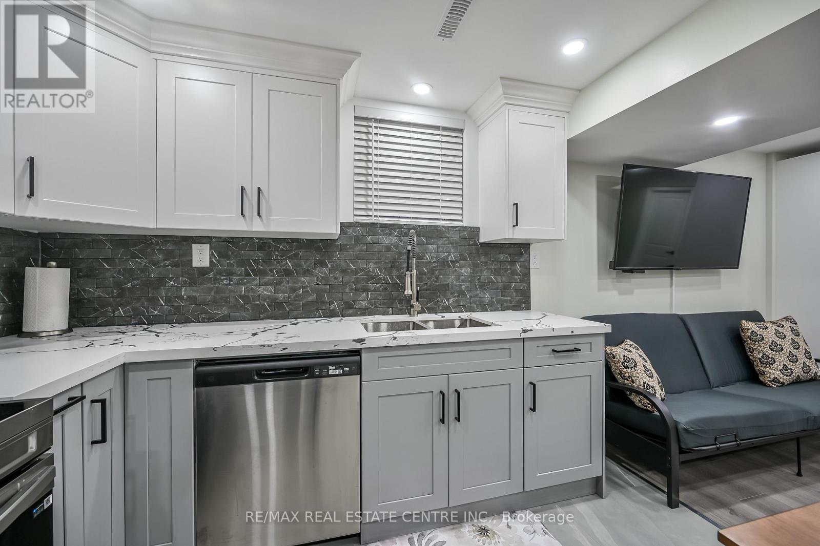 Lower Unit - 31 Joseph Court, Hamilton, Ontario  L9C 7J4 - Photo 13 - X13695538