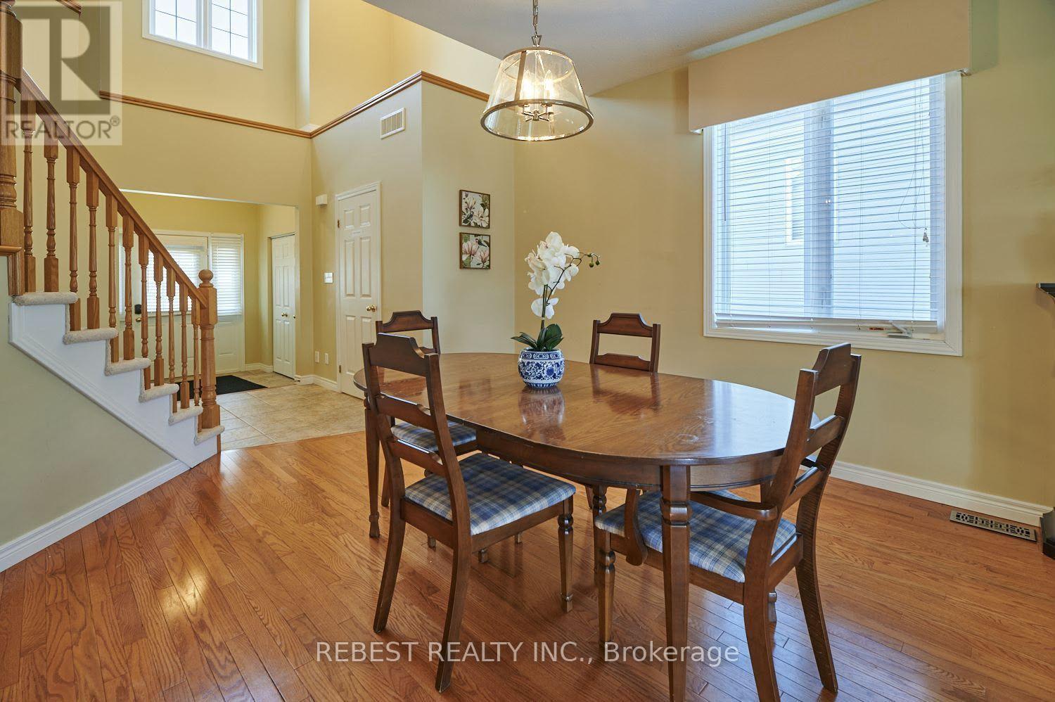 655 Interlaken Drive, Waterloo, Ontario  N2T 2Y5 - Photo 5 - X13695638