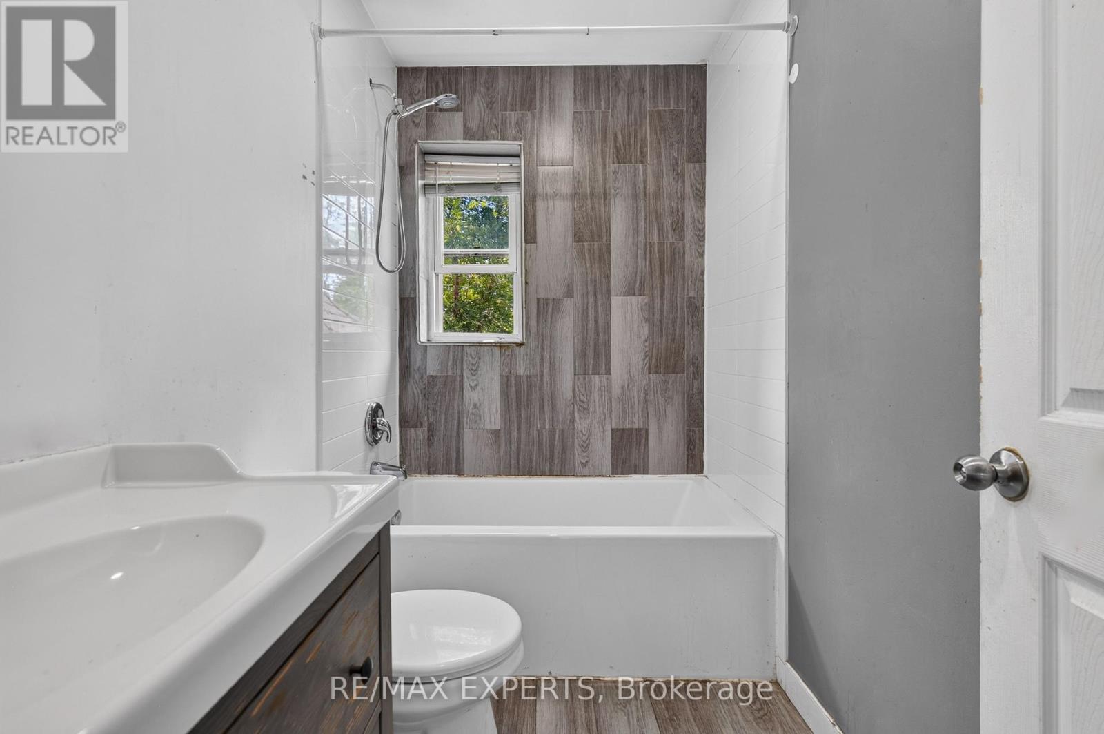 99 Leeming Street, Hamilton, Ontario  L8L 5T5 - Photo 36 - X13695734