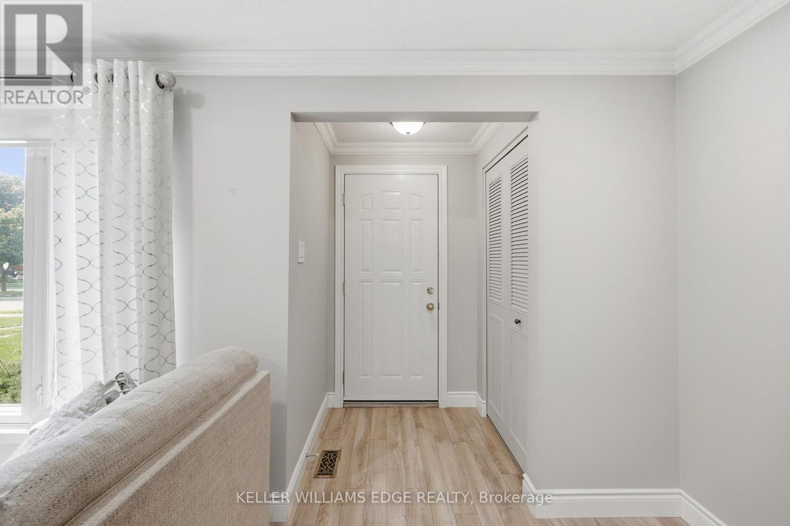 25 Flint Drive, Kitchener, Ontario  N2E 1S8 - Photo 3 - X13695824