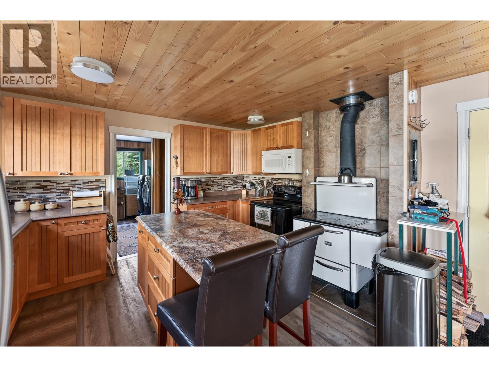 52200 Lloyd Drive, Cluculz Lake, British Columbia  V0J 3A3 - Photo 4 - R3156166