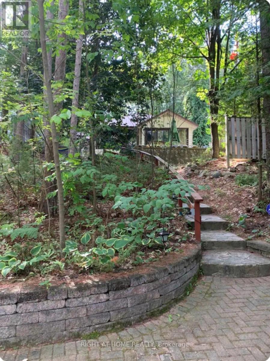 27 Balmoral Avenue, Tiny, Ontario  L0L 1P0 - Photo 12 - S13691464