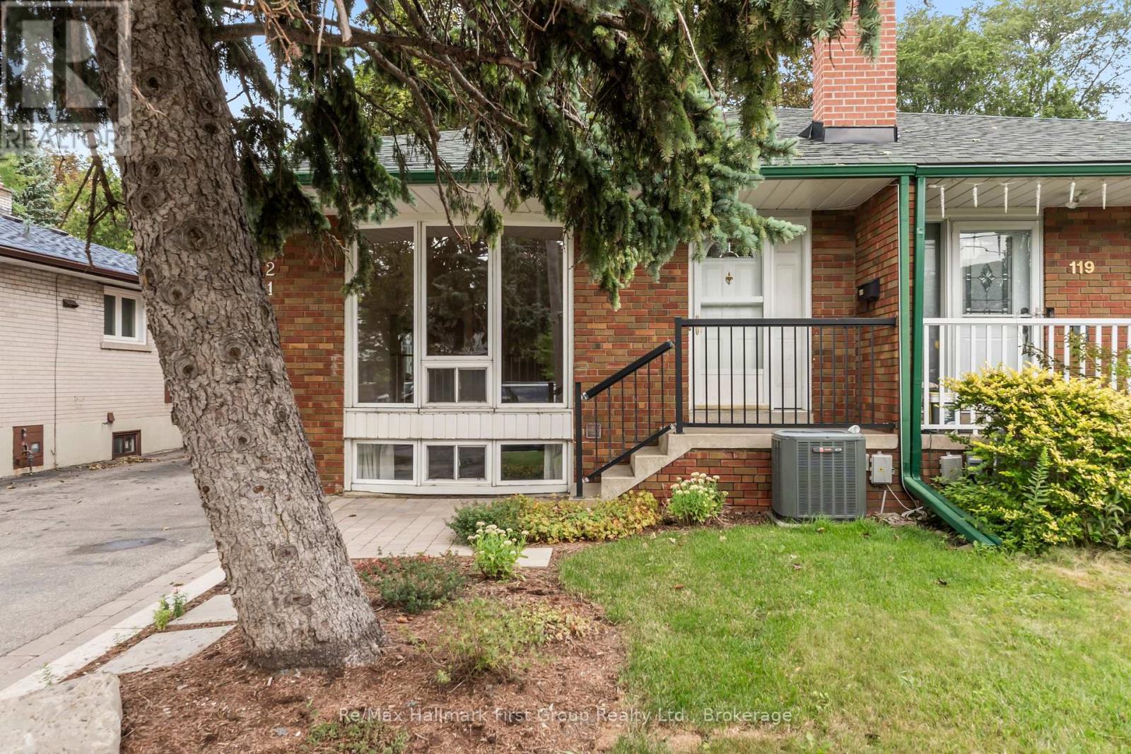 121 Roywood Drive, Toronto, Ontario  M3A 2E2 - Photo 2 - C13696014