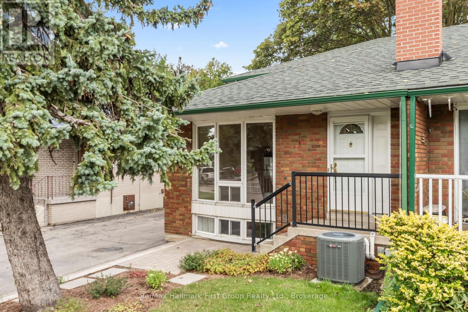 121 Roywood Drive, Toronto, Ontario  M3A 2E2 - Photo 3 - C13696014