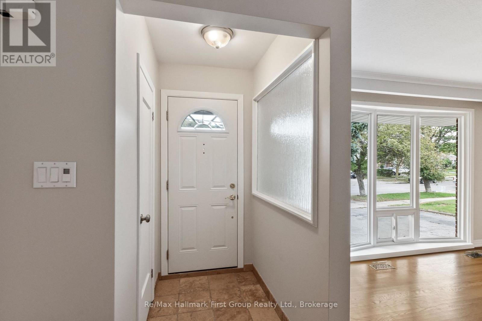 121 Roywood Drive, Toronto, Ontario  M3A 2E2 - Photo 8 - C13696014