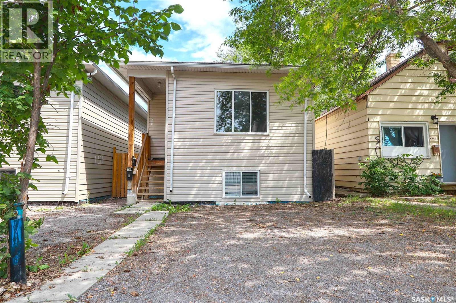 741 Garnet Street, Regina, Saskatchewan  S4T 2X2 - Photo 2 - SK046151