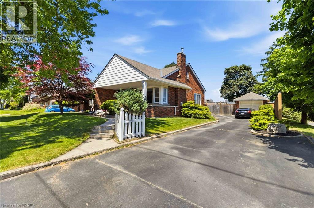 134 QUEENSWAY Drive, Brantford, Ontario