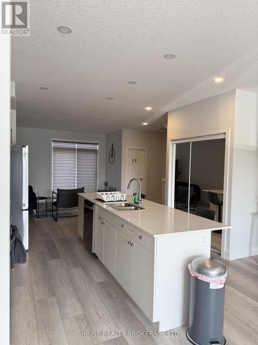 $950 Monthly34 - 925 Deveron Crescent, London South, Ontario