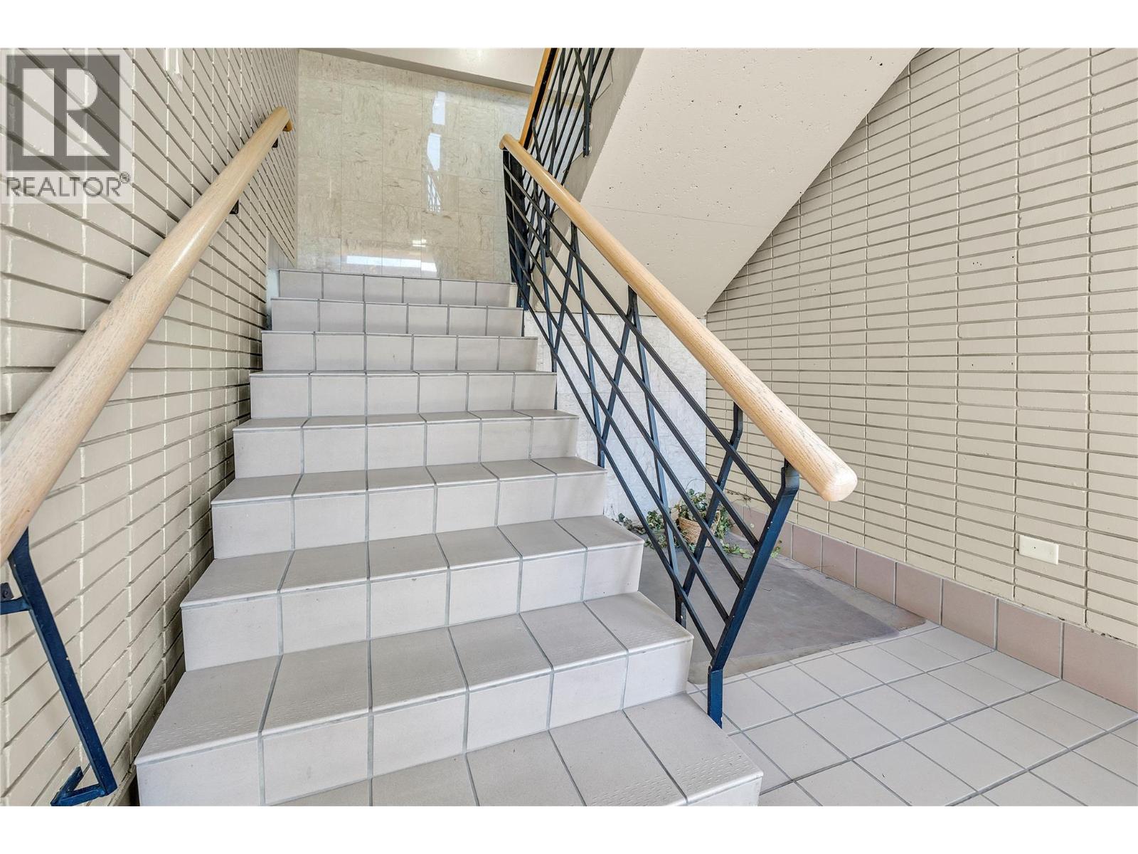 284 Main Street Unit# 101, Penticton, British Columbia  V2A 5B2 - Photo 3 - 10394371