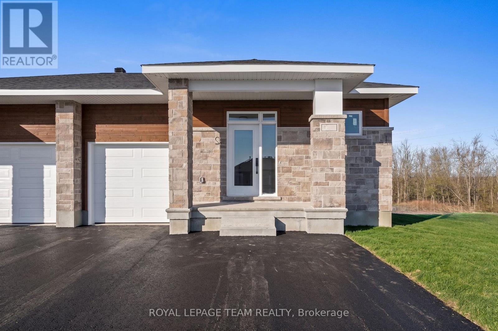 2 - 1124 Moore Street, Brockville, Ontario  K6V 0H2 - Photo 1 - X13695928